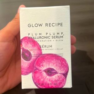 Plum plump hyaluronic skin serum by Glow Recipe